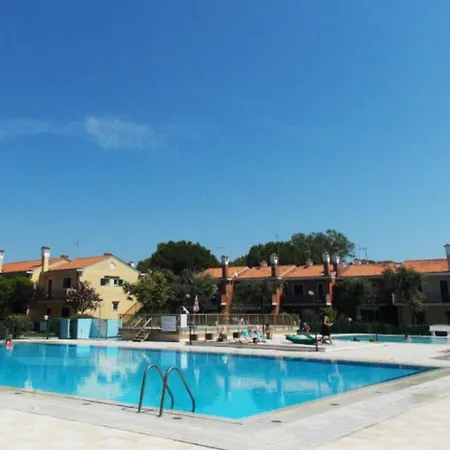 Apartment Charming With Swimming Pool Near The *