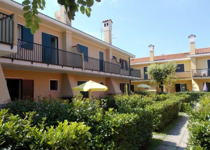 Charming With Swimming Pool Near The * ביביונה