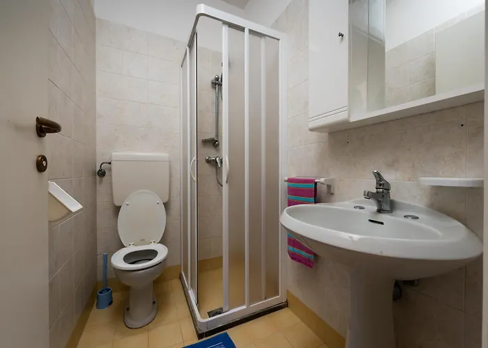 Charming With Swimming Pool Near The * ביביונה