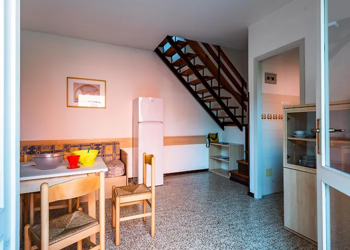 דירה Charming With Swimming Pool Near The