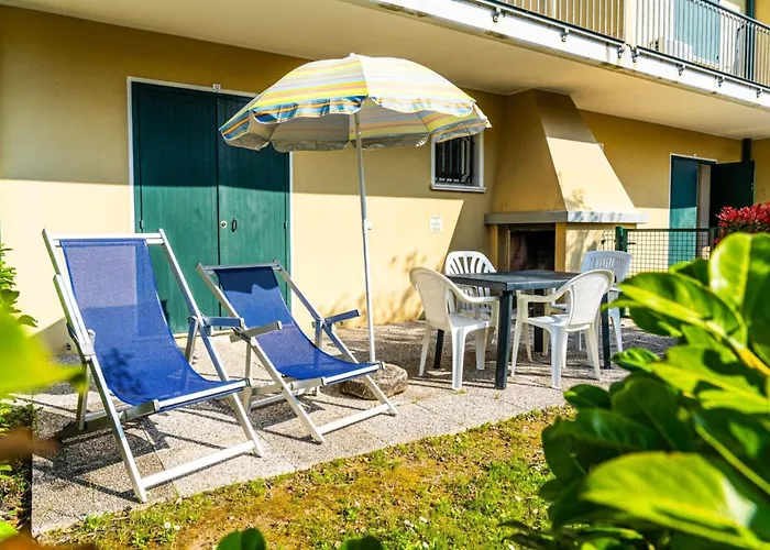 Charming With Swimming Pool Near The דירה *