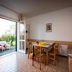 Charming With Swimming Pool Near The Apartment *