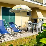 Charming With Swimming Pool Near The Apartment *