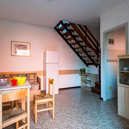 Lägenhet Charming House Near The With Pool