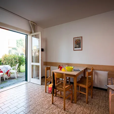 Charming House Near The With Pool Lägenhet *