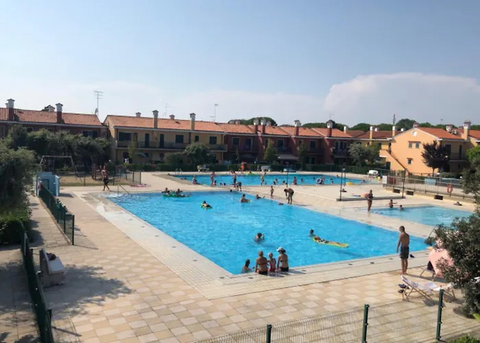 Charming With Swimming Pool Near The Apartman Bibione