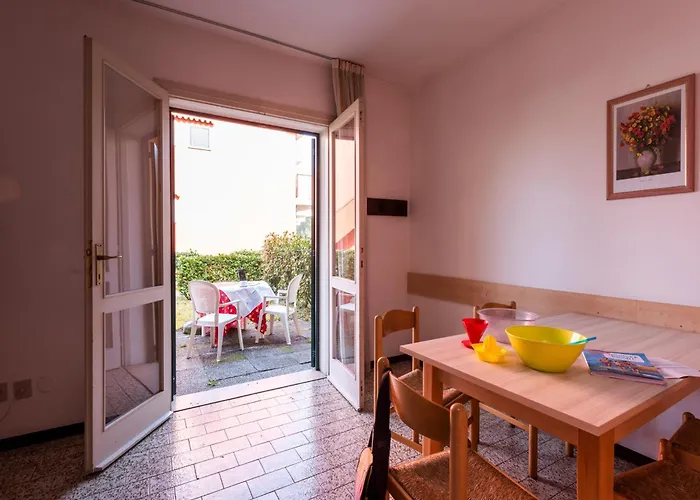 Charming With Swimming Pool Near The Apartman