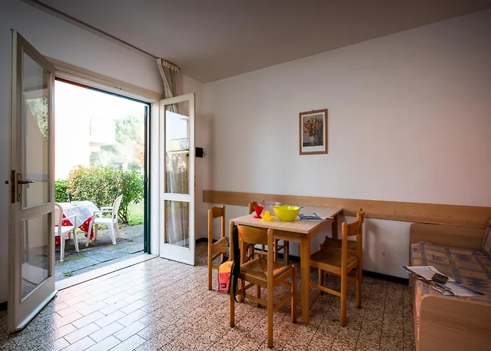 Charming With Swimming Pool Near The Apartment *