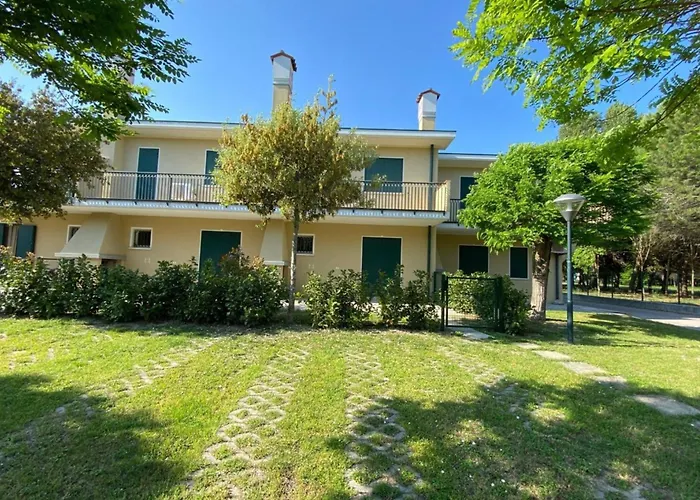 Charming With Swimming Pool Near The Apartment Bibione